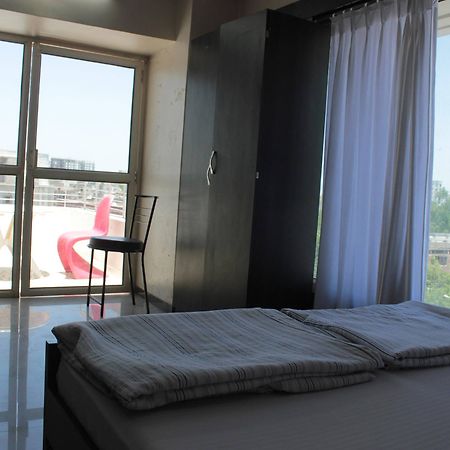 Hotel Apple Inn Ahmedabad Esterno foto