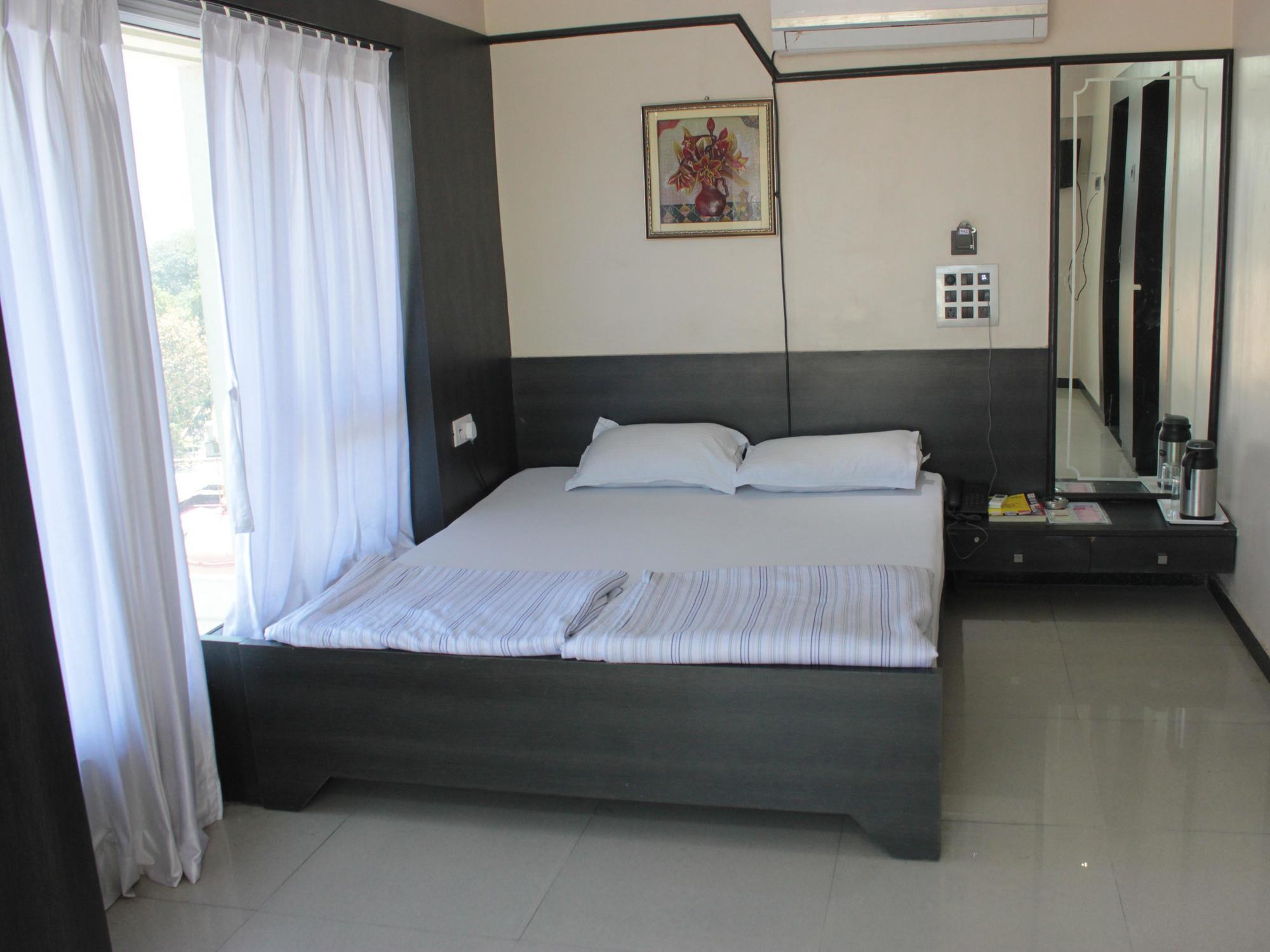 Hotel Apple Inn Ahmedabad Esterno foto